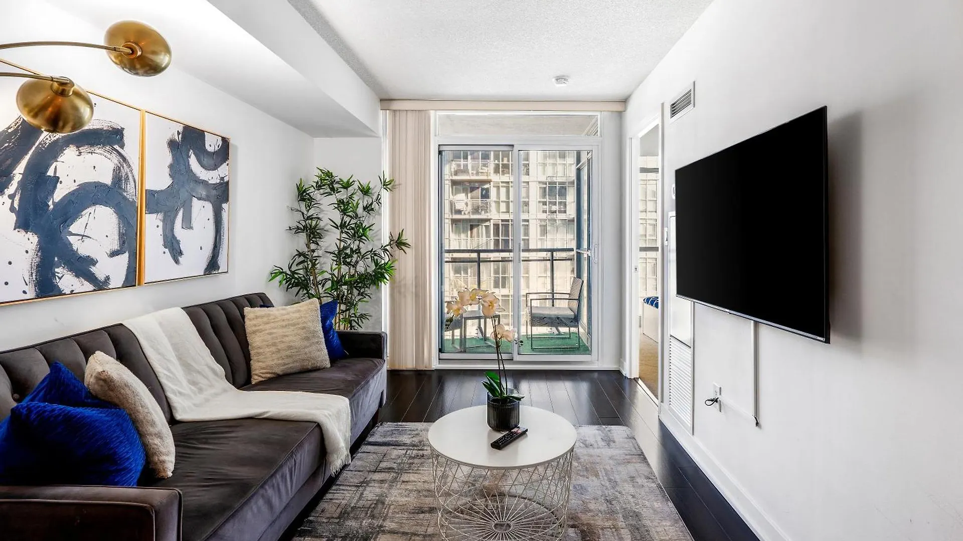 Apartment Exquisite Condos By Cn Tower With Parking Toronto