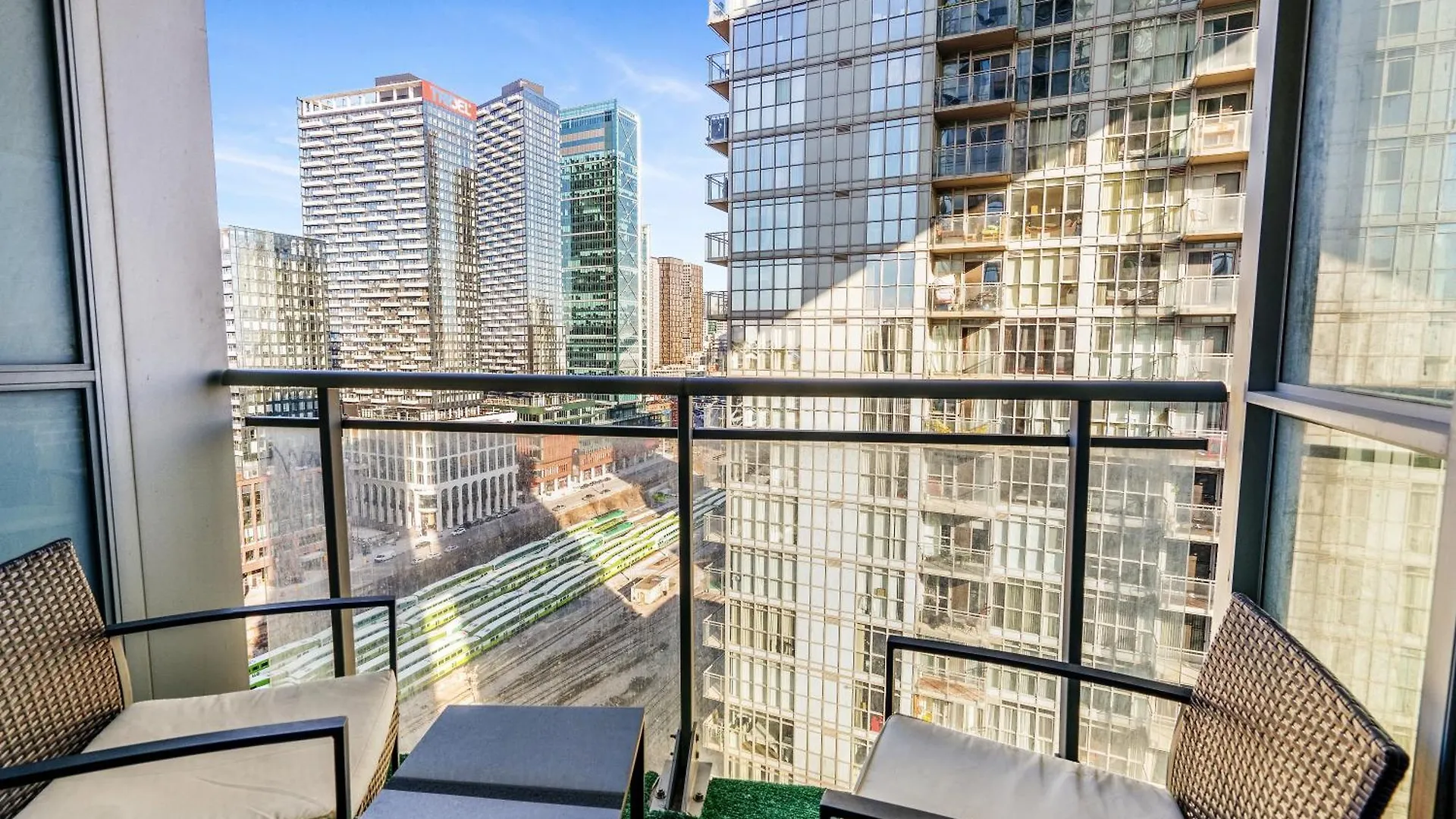 Exquisite Condos By Cn Tower With Parking Toronto Kanada