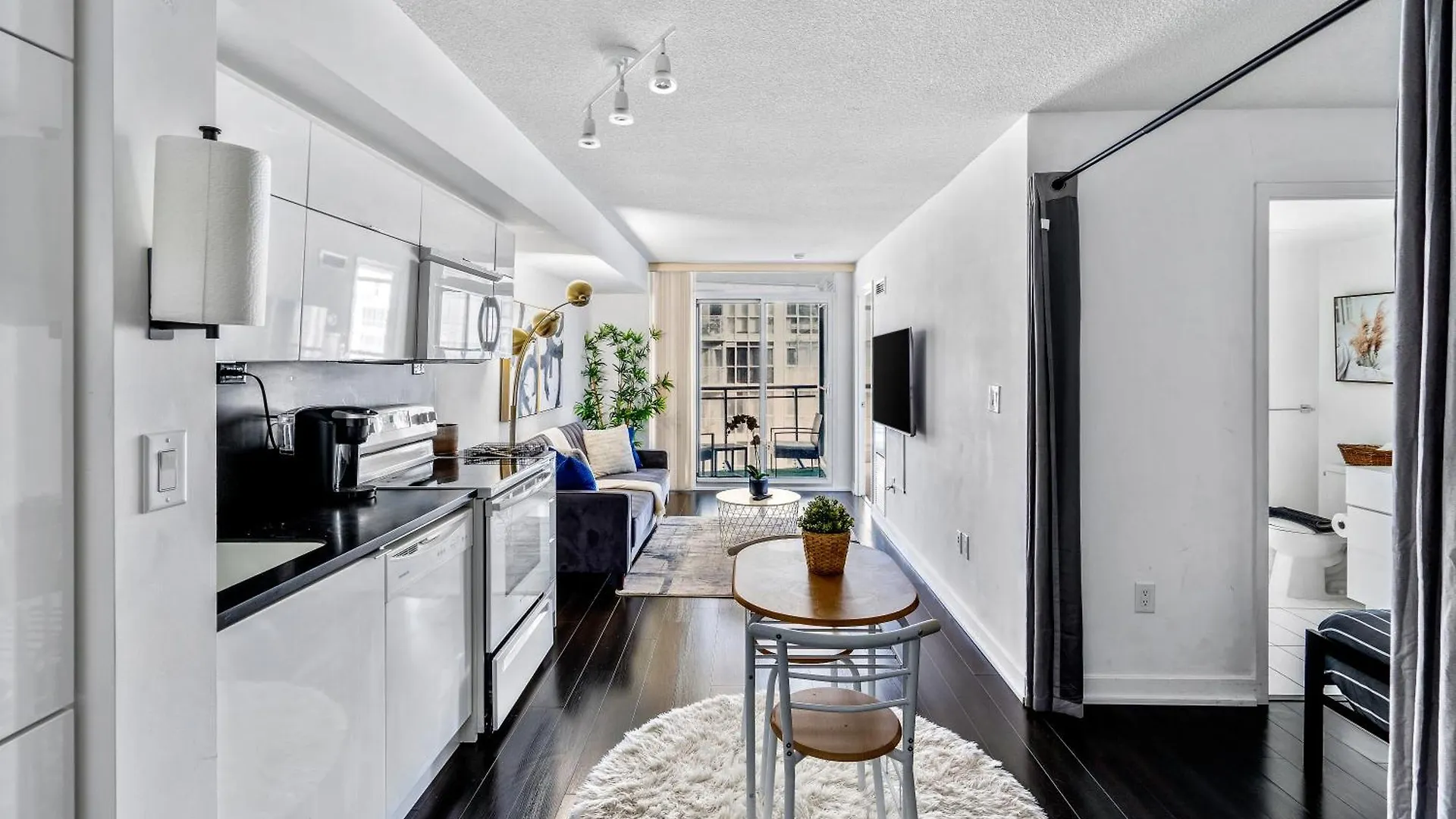 Exquisite Condos By Cn Tower With Parking Toronto Apartment